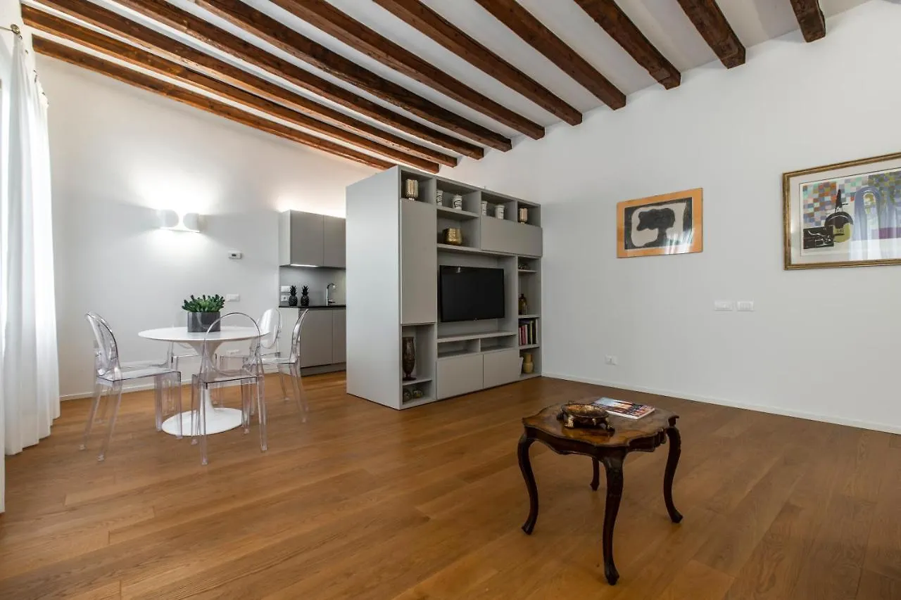 Ca' Delle Acque Deluxe Apartment R&R Venice Italy