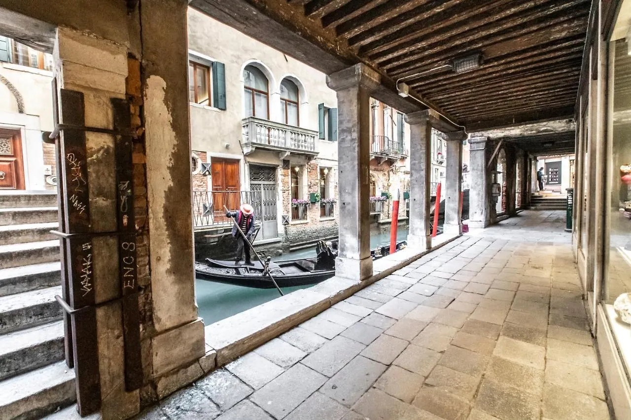 Ca' Delle Acque Deluxe Apartment R&R Venise Italie